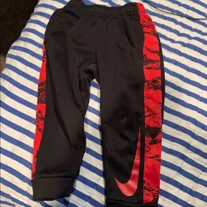 Boys 3t joggers black/red